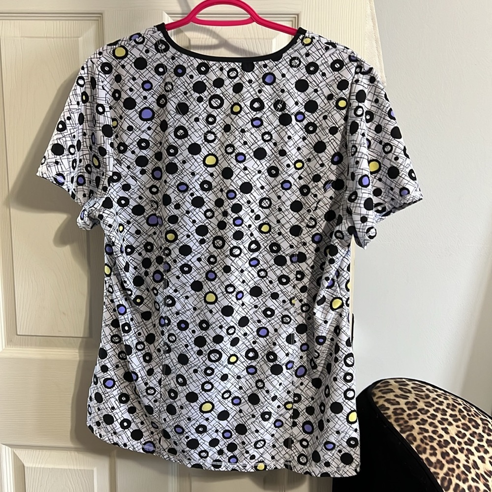 Cherokee Infinity Pro scrub top - Picture 3 of 4